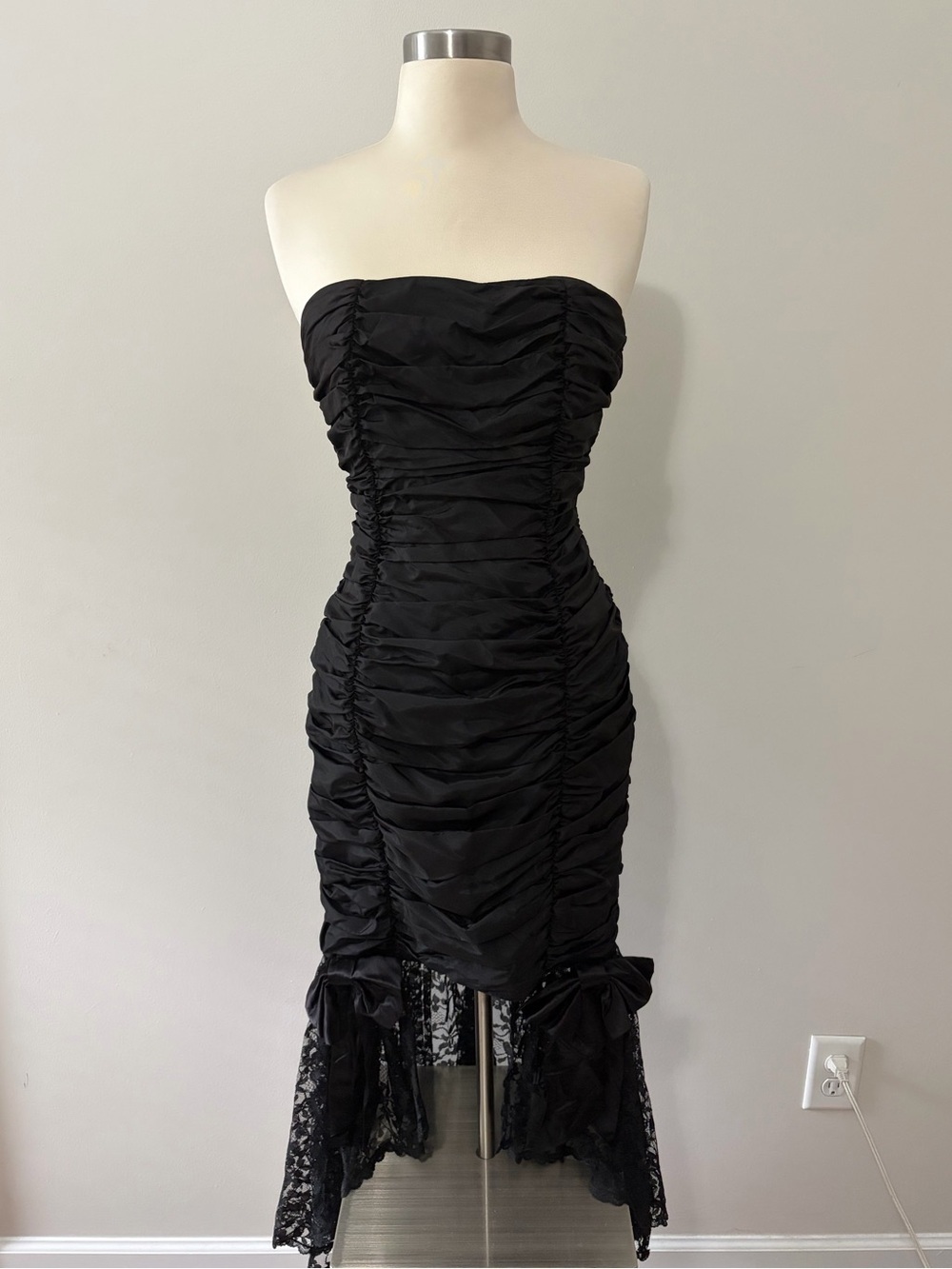 Vintage Gunne Sax Black Strapless Ruched Lace-Hem Dress 5 80’s Whimsigoth Hoco